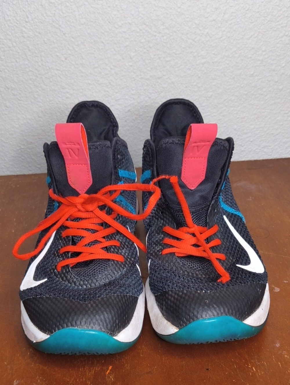 Nike Black Sneakers with Teal Accents Due For New Laces Lifting Soles Size 11 AW
